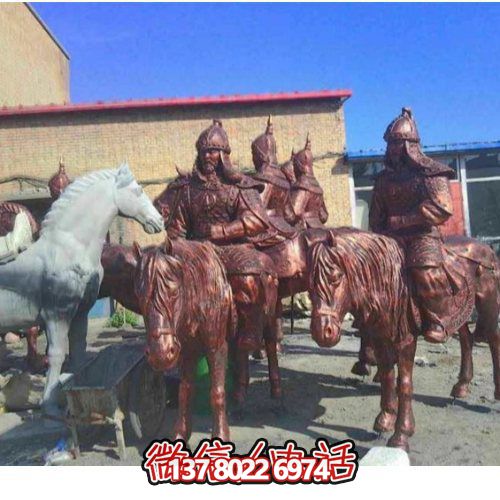 巨型騎士馬銅雕塑，點(diǎn)綴景區(qū)廣場