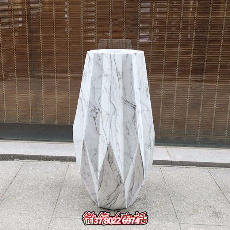 天然大理石雕刻花盆，為酒店裝飾添彩