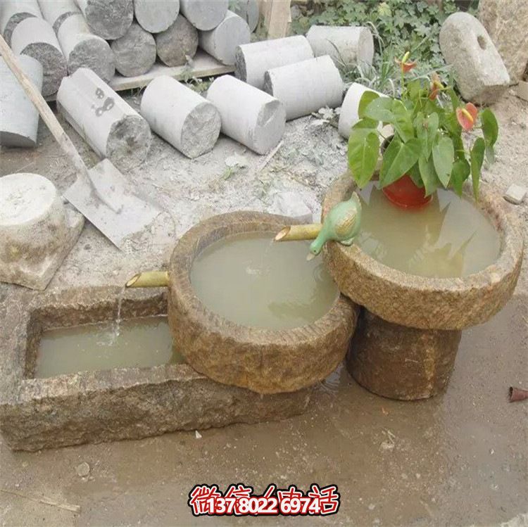 古老農(nóng)村石槽流水魚缸，傳統(tǒng)擺件裝飾景觀