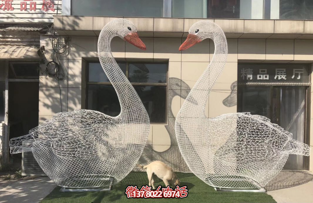 不銹鋼天鵝雕塑，給您的景區(qū)增添一抹優(yōu)雅氣息