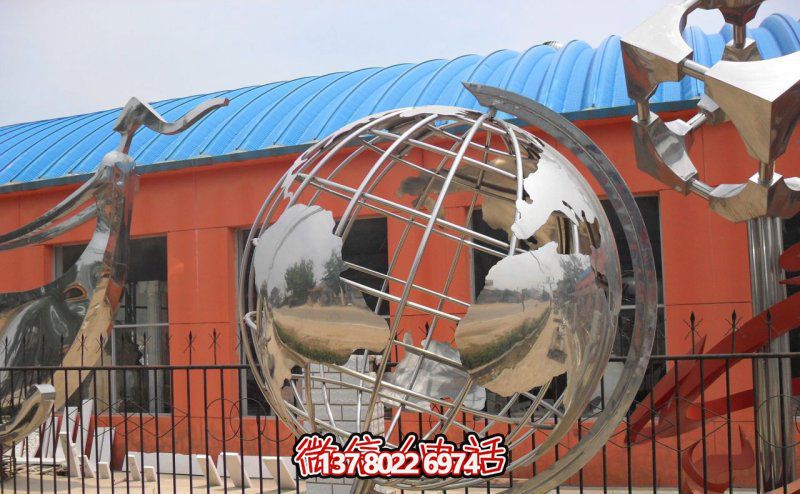 白鋼鏤空地球儀雕塑，為公園增添創(chuàng)意裝飾