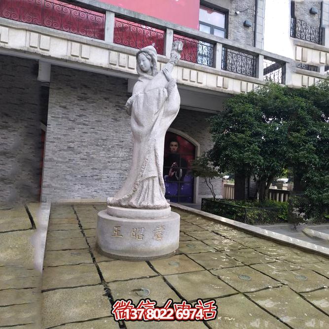 傳承歷史的美，贊美女王的神奇雕像