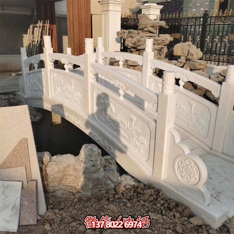 精美大理石雕刻欄桿，為景區(qū)公園拱橋添加裝飾美感和防護(hù)功能