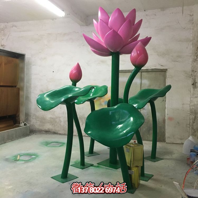 大型不銹鋼彩繪蓮花擺件，為游樂場(chǎng)、商場(chǎng)、戶外公園增色