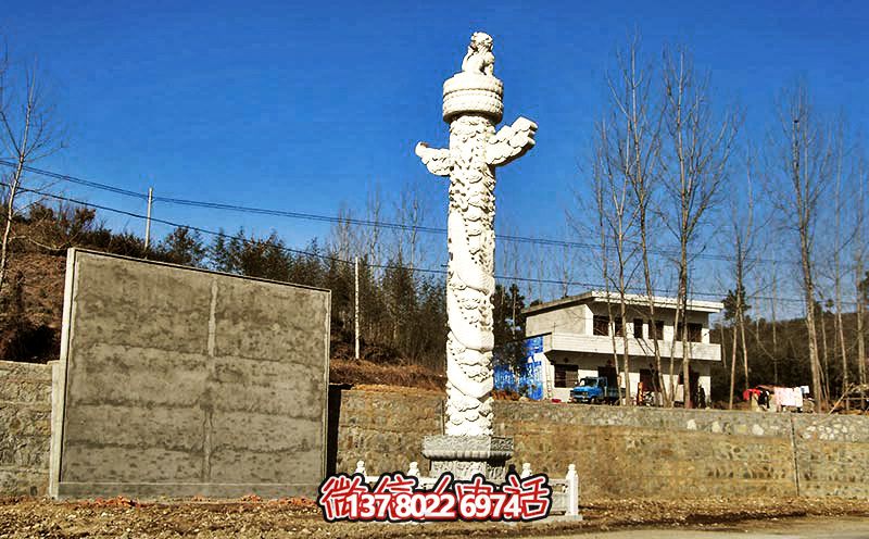 漢白玉華表雕塑，點綴農(nóng)村廣場