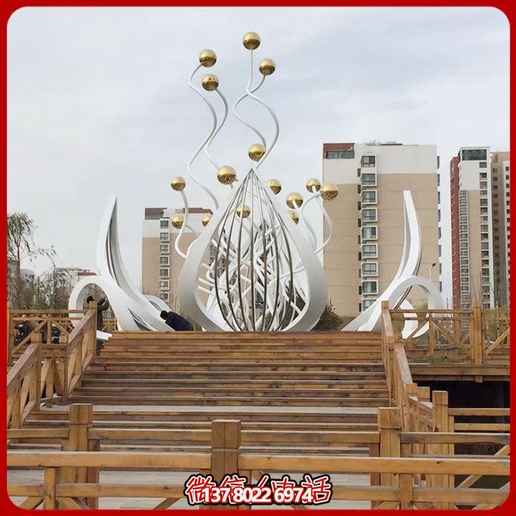 大型不銹鋼荷花雕塑，點綴美麗的景觀花園