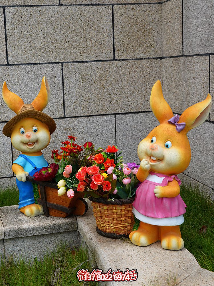 玻璃鋼彩繪只兔子雕塑，為庭院增添精彩