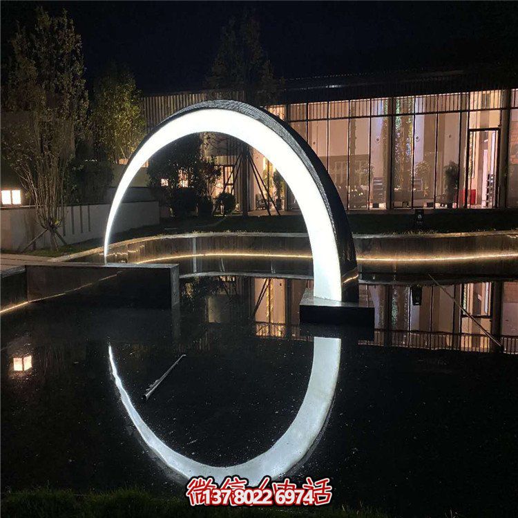 不銹鋼發(fā)光圓環(huán)雕塑，點亮戶外園林景觀