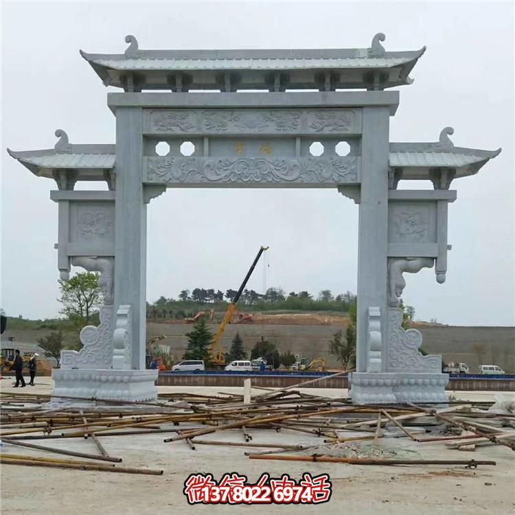 傳統(tǒng)工藝石雕牌坊，點綴鄉(xiāng)村美景