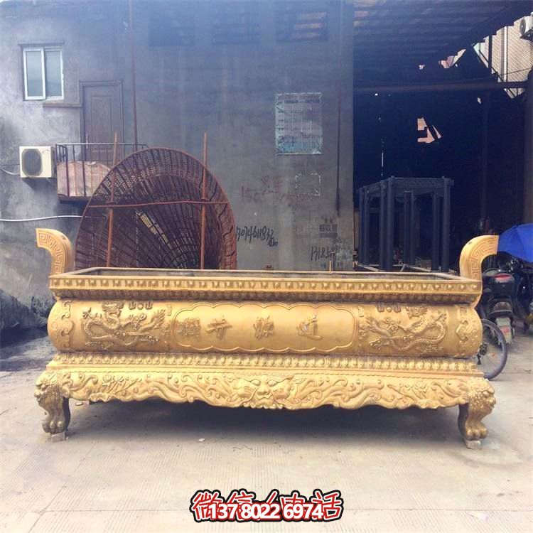 平口鍍金仿古香爐，為寺廟和戶外添彩
