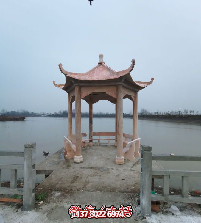 河邊大理石涼亭雕塑，欣賞晚霞紅