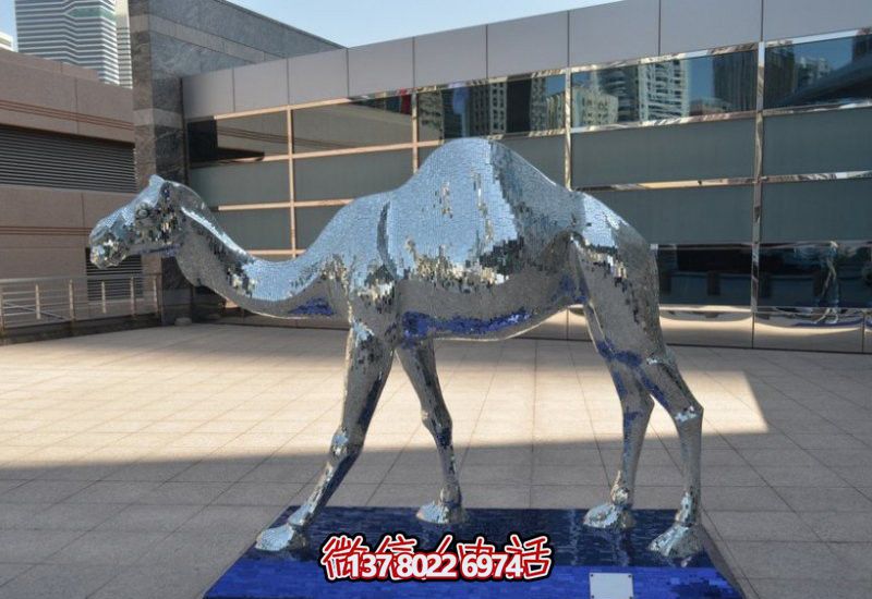 不銹鋼駱駝雕塑，為廣場(chǎng)添彩