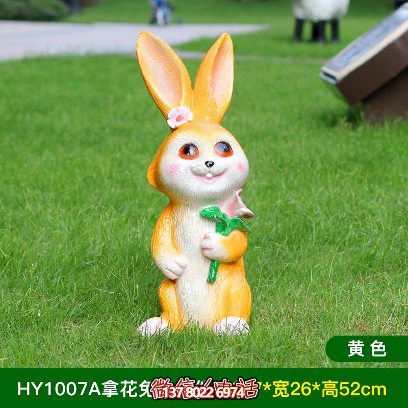 黃色樹脂兔子雕塑，室內(nèi)擺放只有一個(gè)
