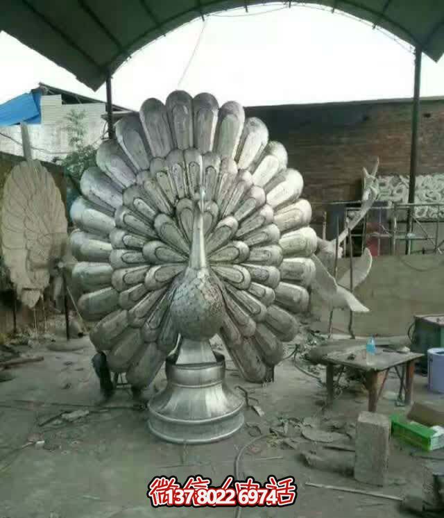 玻璃鋼孔雀雕塑，讓大型酒店里開屏舊的神韻