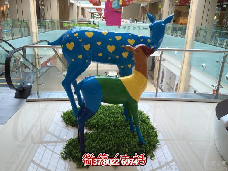 玻璃鋼手工彩繪小鹿擺件，為你的商場增添溫馨美感