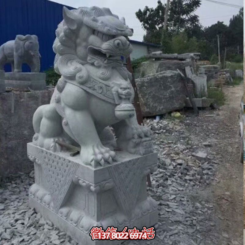 獅子雕塑鎮(zhèn)宅辟邪，美觀大方