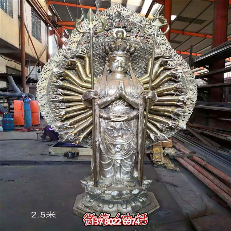 游覽千手觀音大型景觀雕塑，探索本土古代寺廟文化