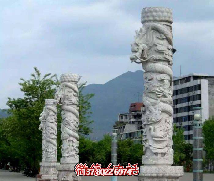 集大理石、石雕、龍柱于一體的大理景觀廣場