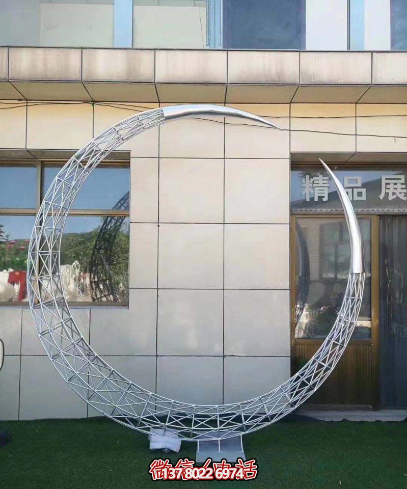 精致月亮雕塑，為您的別墅庭院增添美感