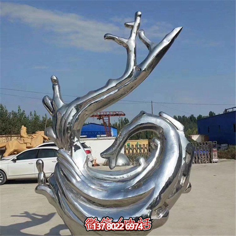 不銹鋼鏡面雕塑，為戶外廣場增添海浪般的浪花氣息