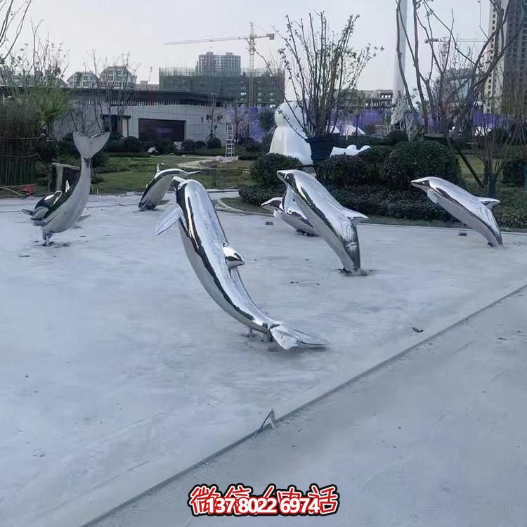 海豚不銹鋼雕塑，點綴小區(qū)樓盤綠化裝飾