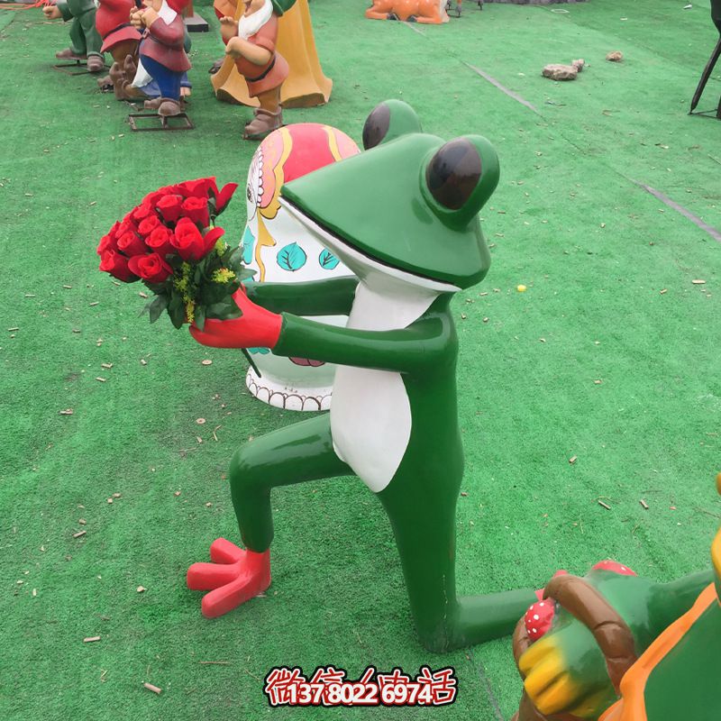 玻璃鋼雕塑，玫瑰青蛙拿玻璃公園裝飾