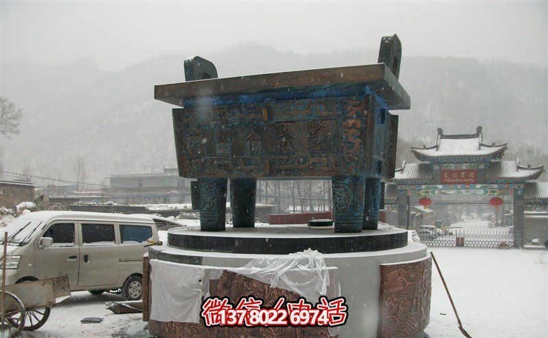 大型仿古青銅雕塑，營(yíng)造獨(dú)特的戶外景觀
