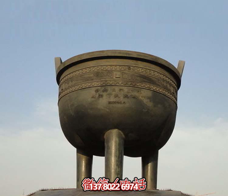 大型青銅圓形香爐，裝飾廣場景區(qū)