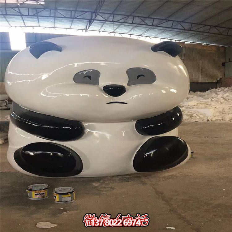 玻璃鋼雕塑熊貓公仔，環(huán)?？ㄍ〝[放裝飾商場