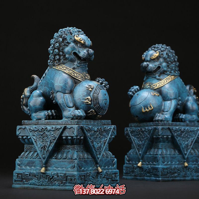 仿古青銅獅子雕塑，為景區(qū)創(chuàng)意增添古樸色彩