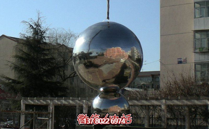 不銹鋼球體雕塑，鏡面反光，室外裝點美化