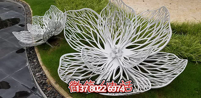 不銹鋼蓮花雕塑，鐵藝裝點(diǎn)戶外廣場(chǎng)
