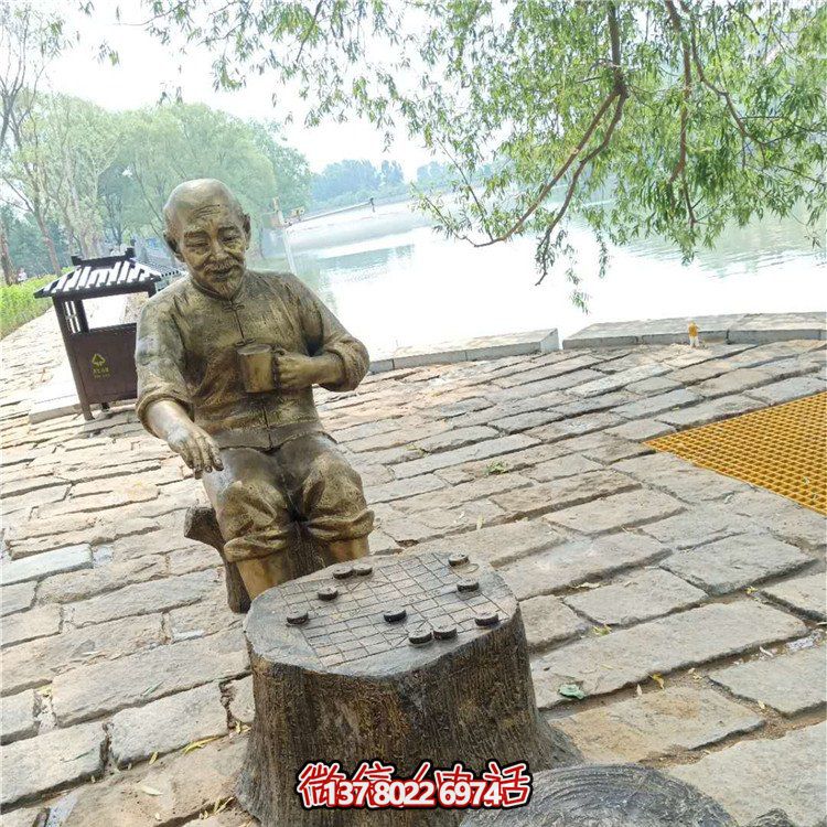 玻璃鋼雕塑仿銅老頭，點綴公園里