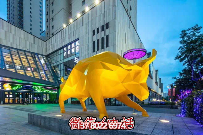 玻璃鋼彩繪雕塑讓你的廣場(chǎng)現(xiàn)象級(jí)創(chuàng)意牛！