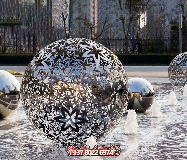 不銹鋼噴泉球雕塑，創(chuàng)意點(diǎn)亮廣場
