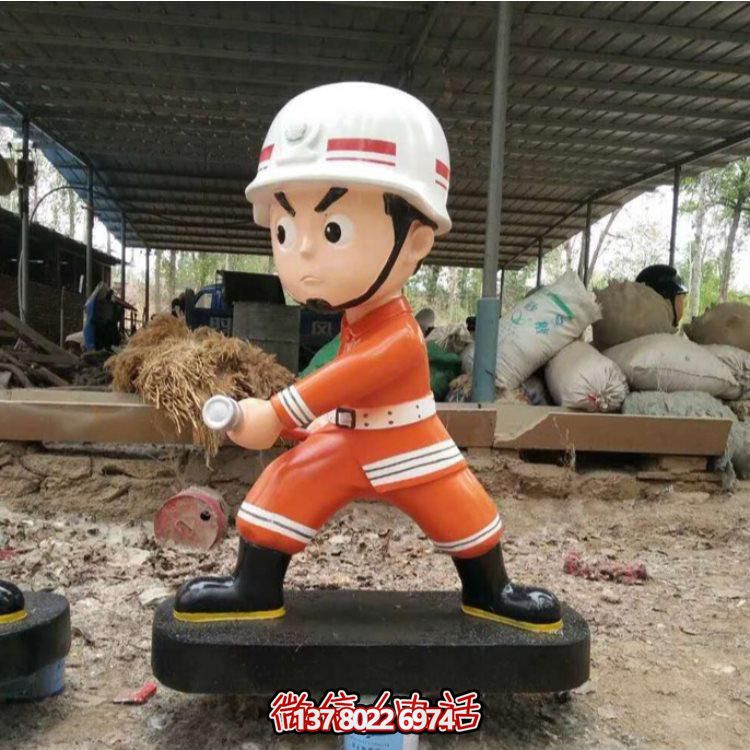 消防英雄銅雕塑像，為廣場(chǎng)添彩