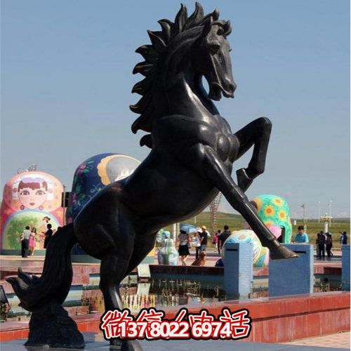 大型仿銅馬玻璃鋼雕塑，為廣場景觀增添無限精彩