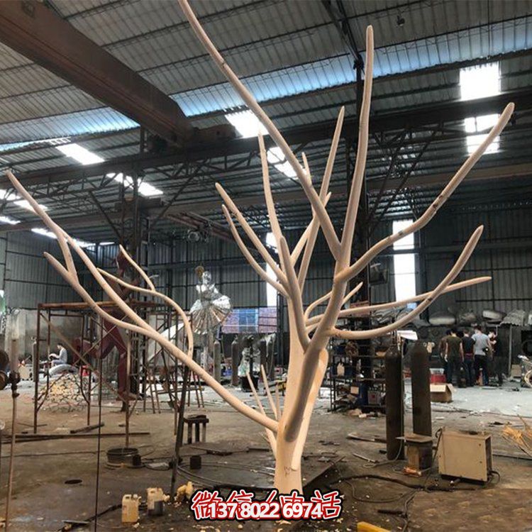 大型玻璃鋼雕塑，給酒店裝飾帶來(lái)創(chuàng)意景觀