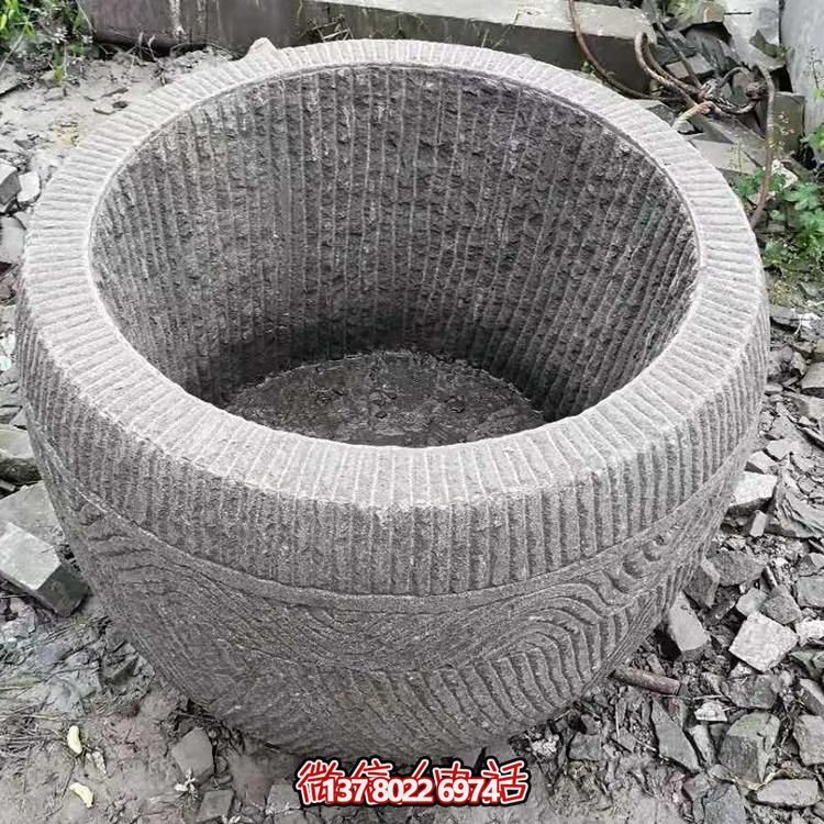 古老石槽，精致圓形養(yǎng)魚水缸