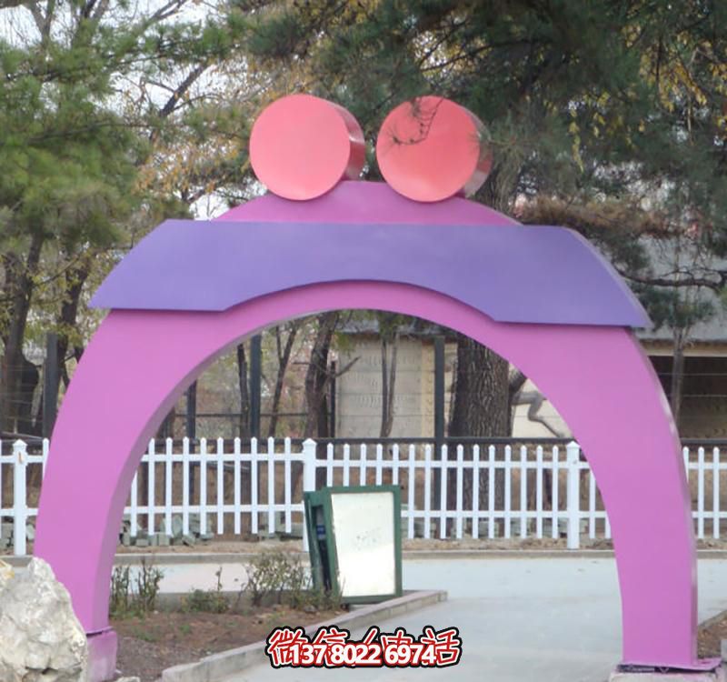 創(chuàng)意玻璃鋼愛心雕塑，裝點(diǎn)城市公園