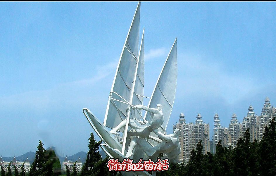 精美別墅鏤空雕塑點綴園林景觀，打造創(chuàng)意帆船