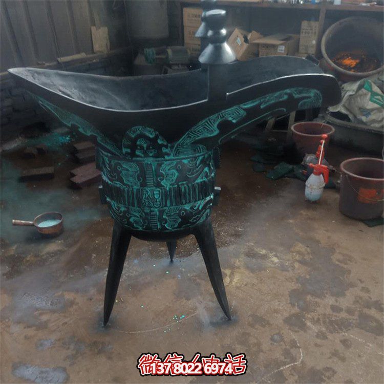 青銅仿古器皿，景觀雕塑擺放，點(diǎn)綴景區(qū)園林