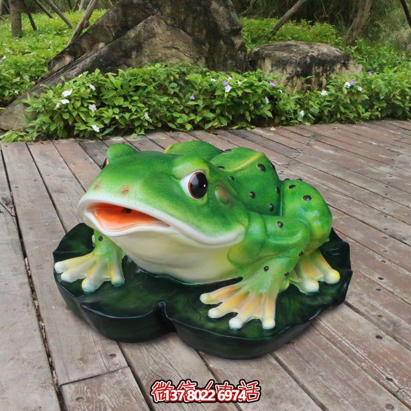 創(chuàng)意玻璃鋼青蛙雕塑，為廣場增添活力