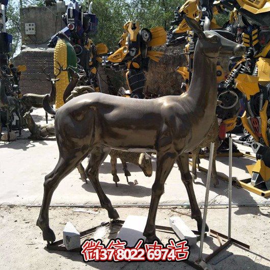 精美雕塑鹿，點(diǎn)綴園林景觀，增添藝術(shù)氣息