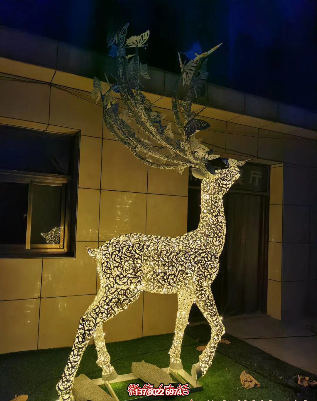 精美不銹鋼梅花鹿雕塑照明裝置，點綴廣場之美