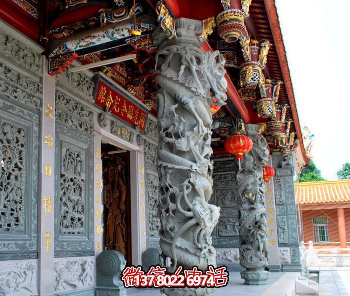龍柱浮雕，裝飾寺廟門前景觀