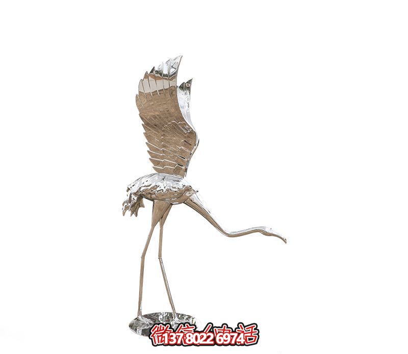 擺放火烈鳥雕塑的不銹鋼商場(chǎng) 擺放火烈鳥雕塑的不銹鋼商場(chǎng)