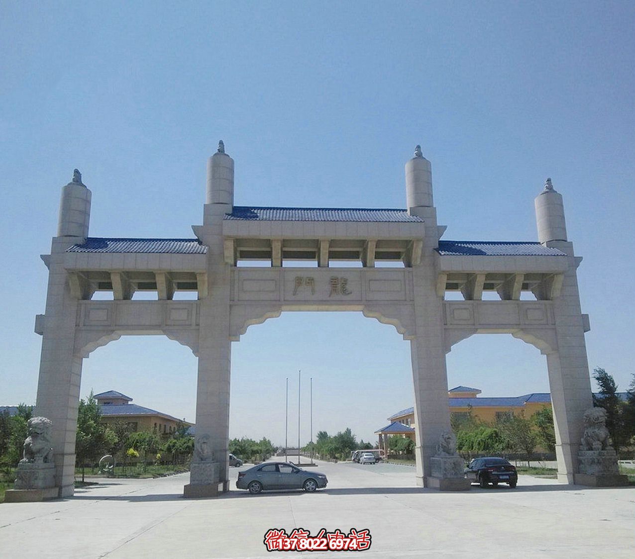 精致的大理石牌坊雕塑，為企業(yè)廠區(qū)增添精致的視覺氛圍