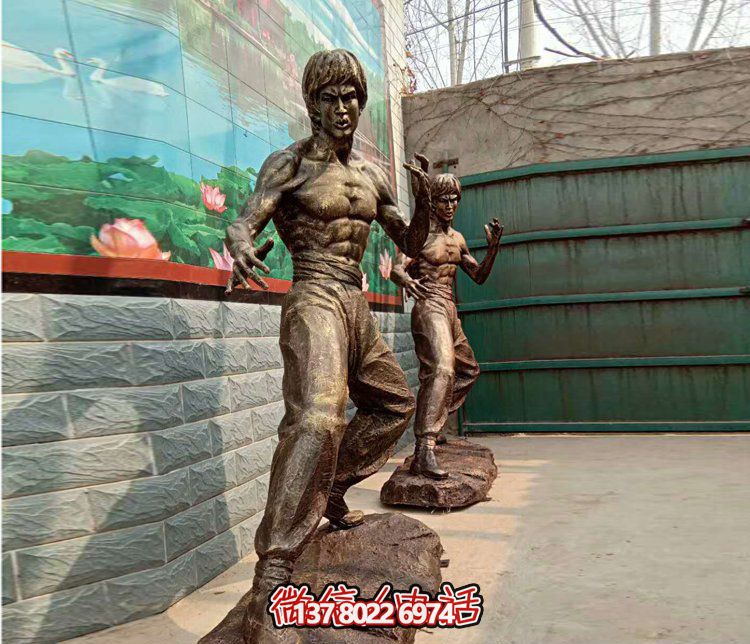 “李小龍雕塑從電影院到廣場，功夫明星永存”