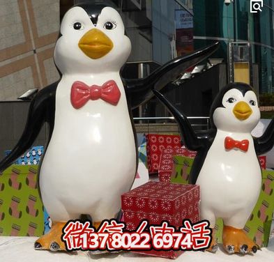 企鵝彩繪玻璃鋼雕塑，用美觀大方的藝術(shù)品裝點(diǎn)商場